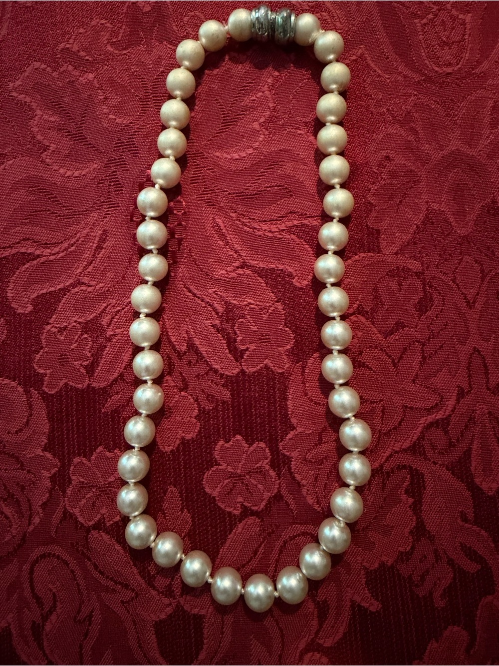 VINTAGE White Pearl Bead Necklace - magnetic closure easy on off for arthritis